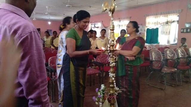 මධ්‍යම පළාත් වනිතා කටයුතු අමාත්‍යාංශය මගින් මෙහෙයවනු ලැබූ නාඋල ප්‍රාදේශීය ලේකම් කොට්ඨාසයේ අත්තිර මුද්‍රණ හා පරිසර හිතකාමී බෑග් නිෂ්පාදන පුහුණු පාඨමාලාවේ අවසන් ප්‍රදර්ශනය හා අළෙවි පොළ