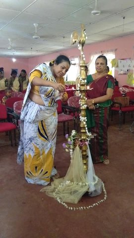 මධ්‍යම පළාත් වනිතා කටයුතු අමාත්‍යාංශය මගින් මෙහෙයවනු ලැබූ නාඋල ප්‍රාදේශීය ලේකම් කොට්ඨාසයේ අත්තිර මුද්‍රණ හා පරිසර හිතකාමී බෑග් නිෂ්පාදන පුහුණු පාඨමාලාවේ අවසන් ප්‍රදර්ශනය හා අළෙවි පොළ